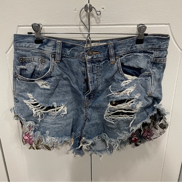 Free People Floral Lace Button Fly Jean Shorts - Picture 1 of 13
